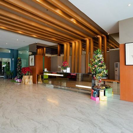 The Crew Hotel Medan Exterior photo